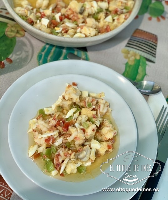 Servimos en una fuente, regamos con un poco de vinagreta y a disfrutar! Cada uno le echará más vinagreta al gusto.